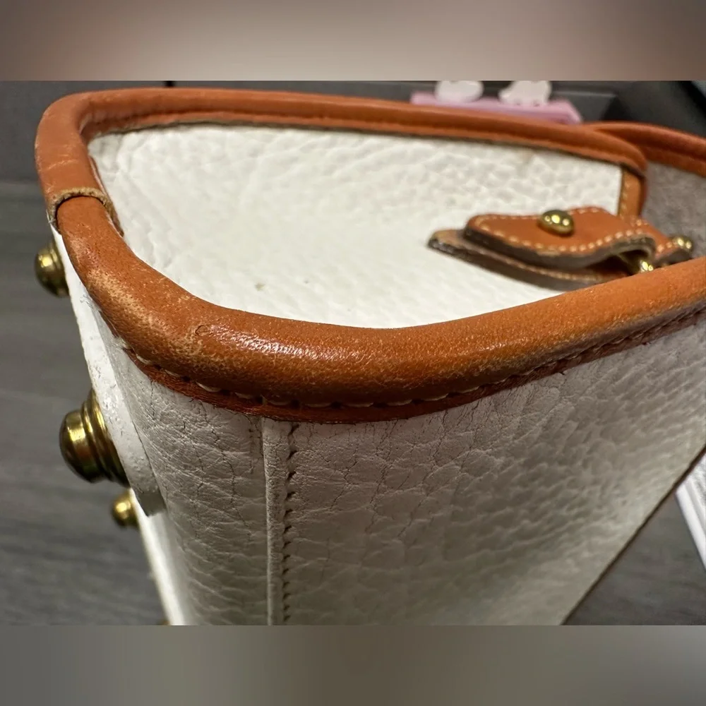 Vintage Dooney Bourke Leather White Essex Shoulder Bag Brass Hardware Tan Trim - Picture 11 of 17